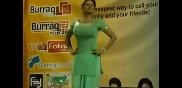  Paki Booby Stage Acctress Saima Khan shaking big boobs on stage